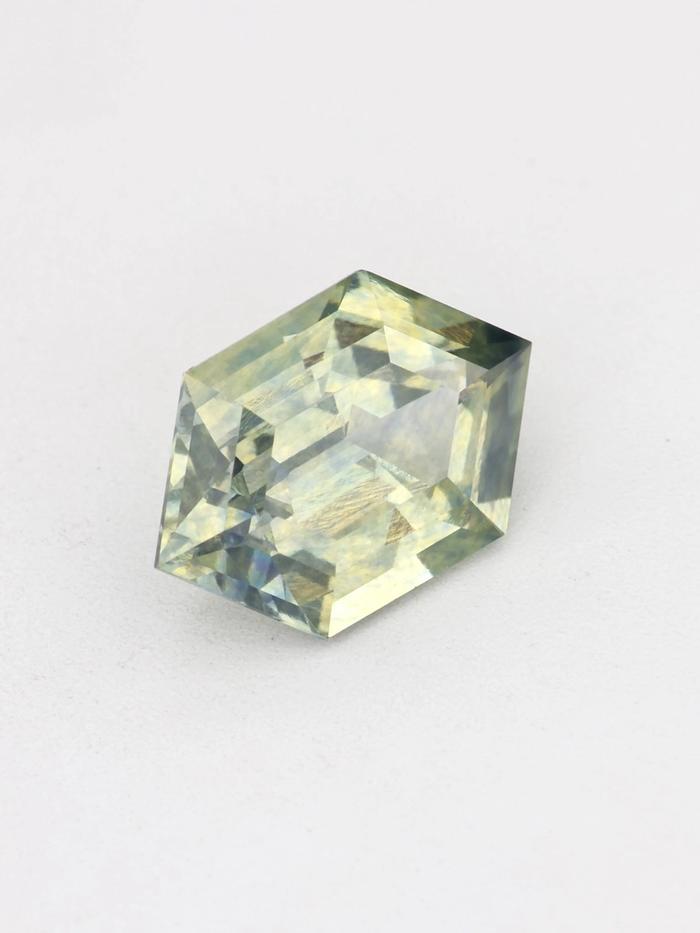 Nangi fine jewelry - green sapphire gemstone in gold