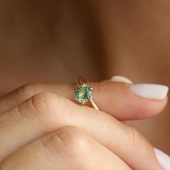 Nangi fine jewelry - green ring in yellow gold