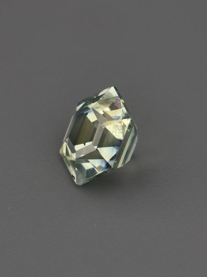 Nangi fine jewelry - green gemstone in gold