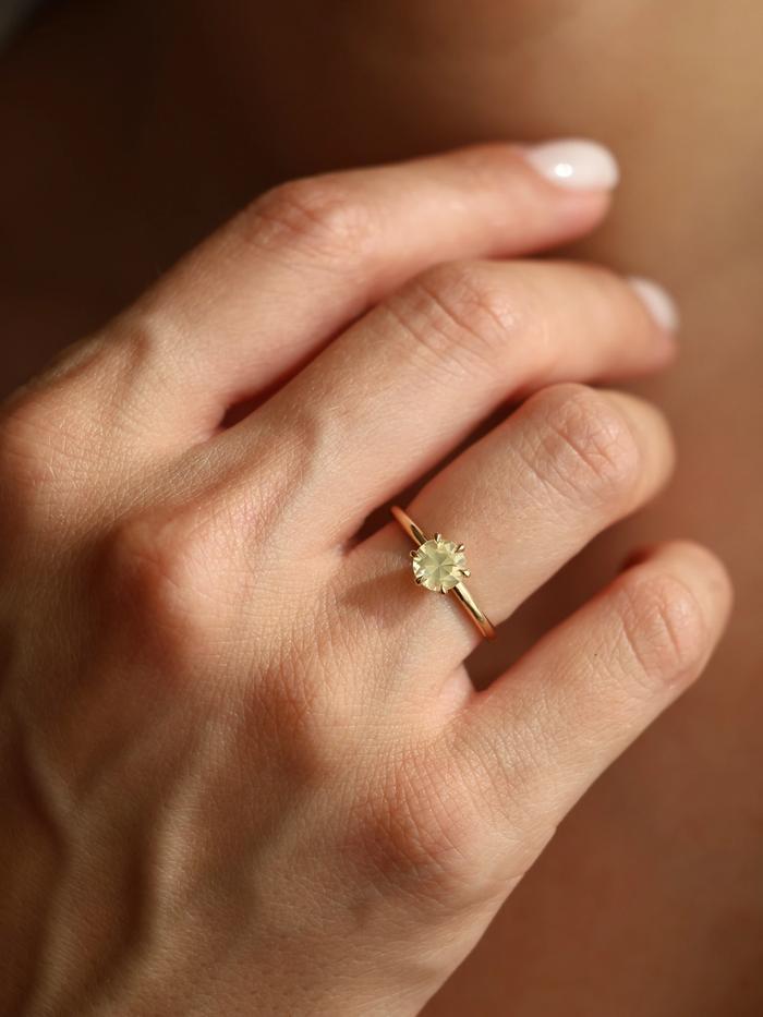 Nangi fine jewelry - yellow ring in yellow gold