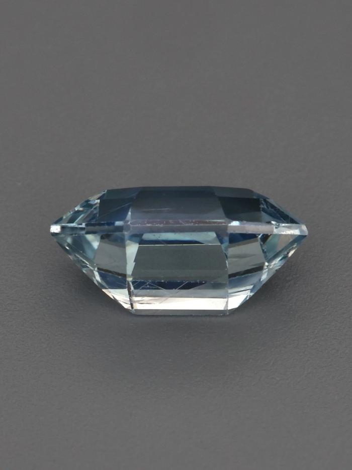 Nangi fine jewelry - blue gemstone in gold
