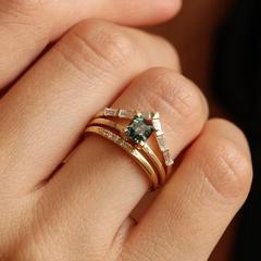 Nangi fine jewelry - green sapphire ring in yellow gold