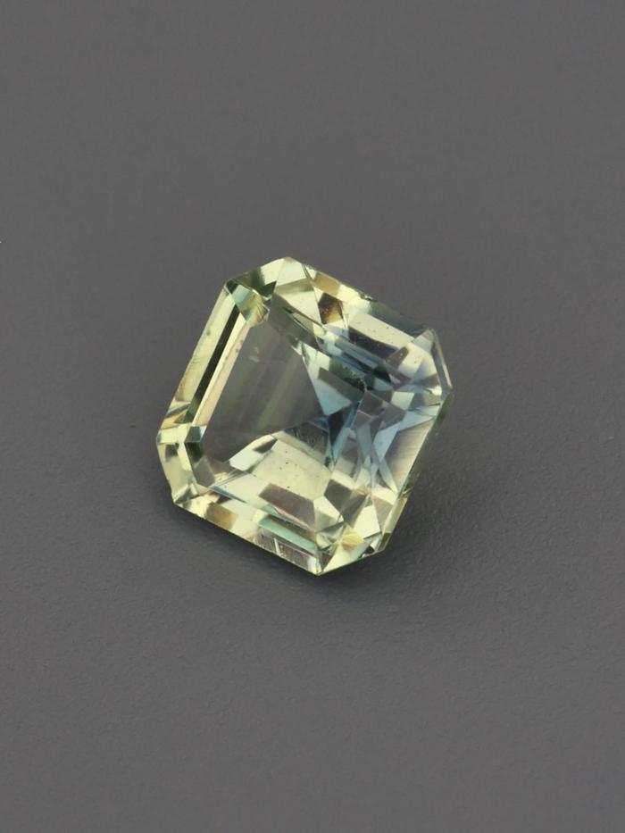 Nangi fine jewelry - green gemstone in gold