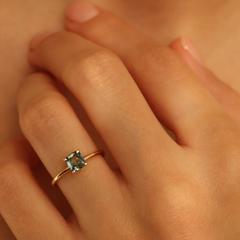 Nangi fine jewelry - teal / Peacock sapphire ring in yellow gold