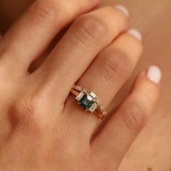 Nangi fine jewelry - teal / Peacock sapphire ring in yellow gold