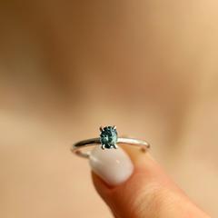 Nangi fine jewelry - blue sapphire ring in white gold