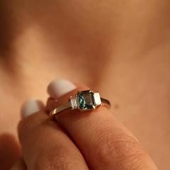 Nangi fine jewelry - green sapphire ring in yellow gold