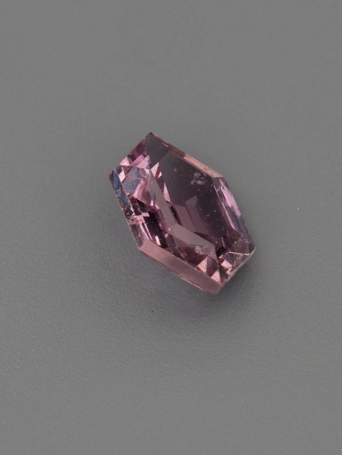Nangi fine jewelry - pink gemstone in gold
