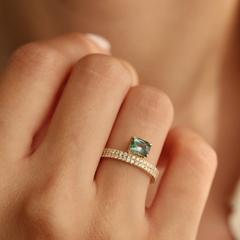 Nangi fine jewelry - teal / Peacock sapphire ring in yellow gold