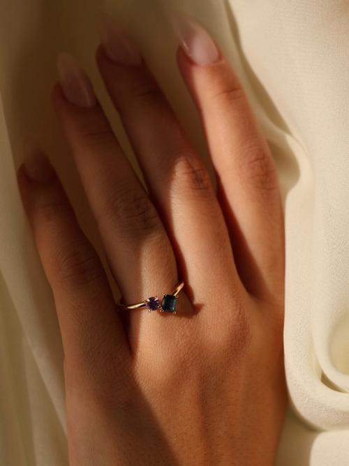 Nangi fine jewelry - blue sapphire ring in yellow gold