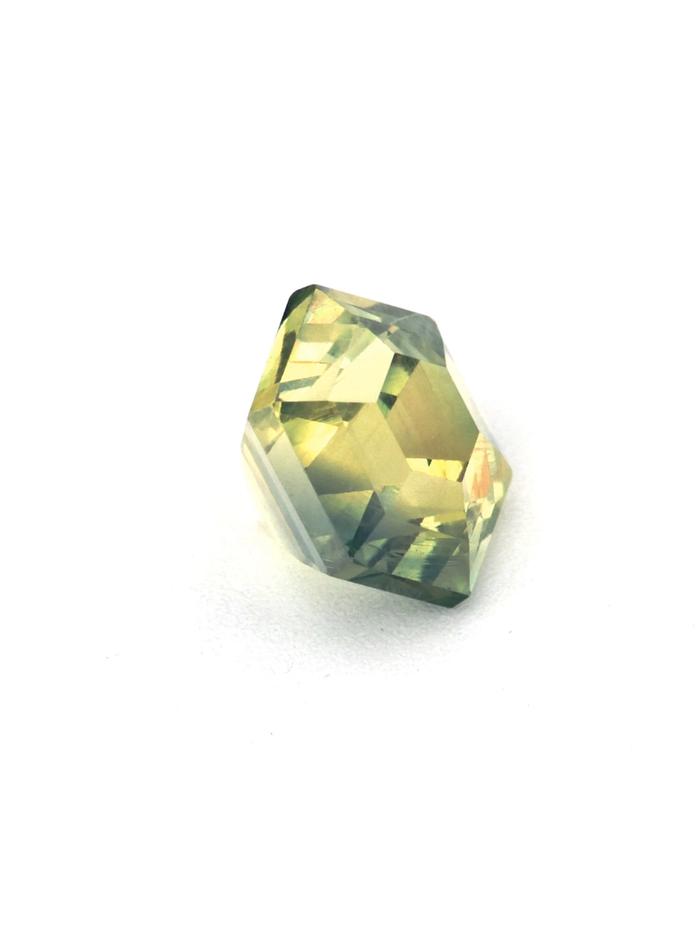 Nangi fine jewelry - green gemstone in gold