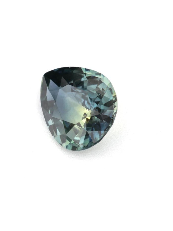 Nangi fine jewelry - green sapphire gemstone in gold