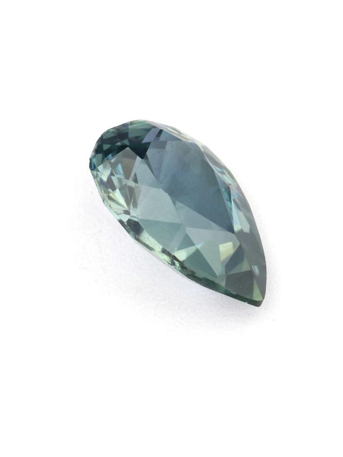 Nangi fine jewelry - teal / Peacock sapphire gemstone in gold