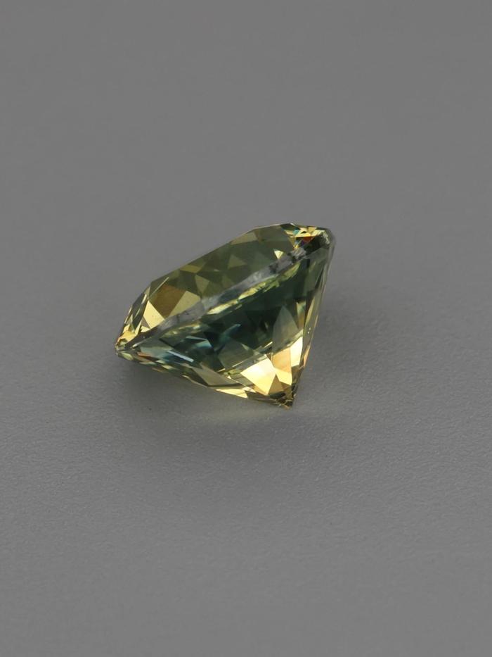Nangi fine jewelry - yellow gemstone in gold