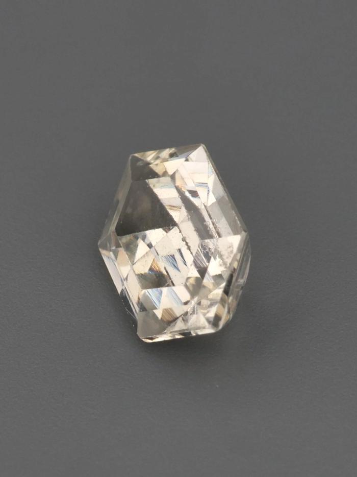 Nangi fine jewelry - champagne gemstone in gold