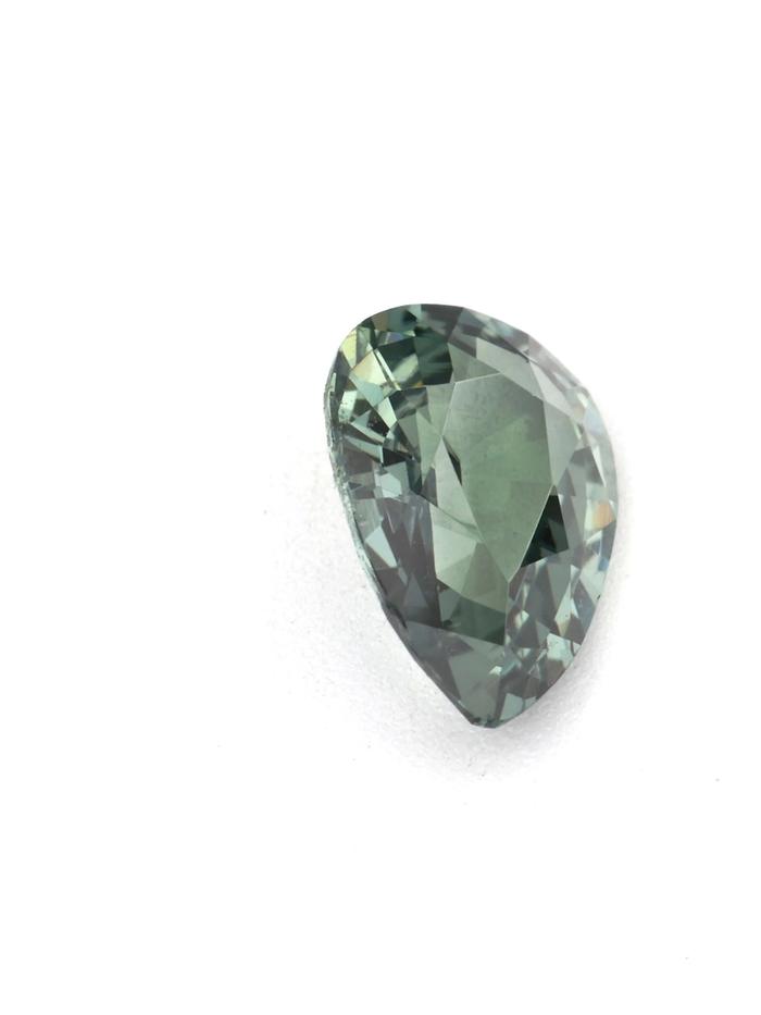 Nangi fine jewelry - green gemstone in gold