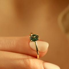 Nangi fine jewelry - green sapphire ring in yellow gold
