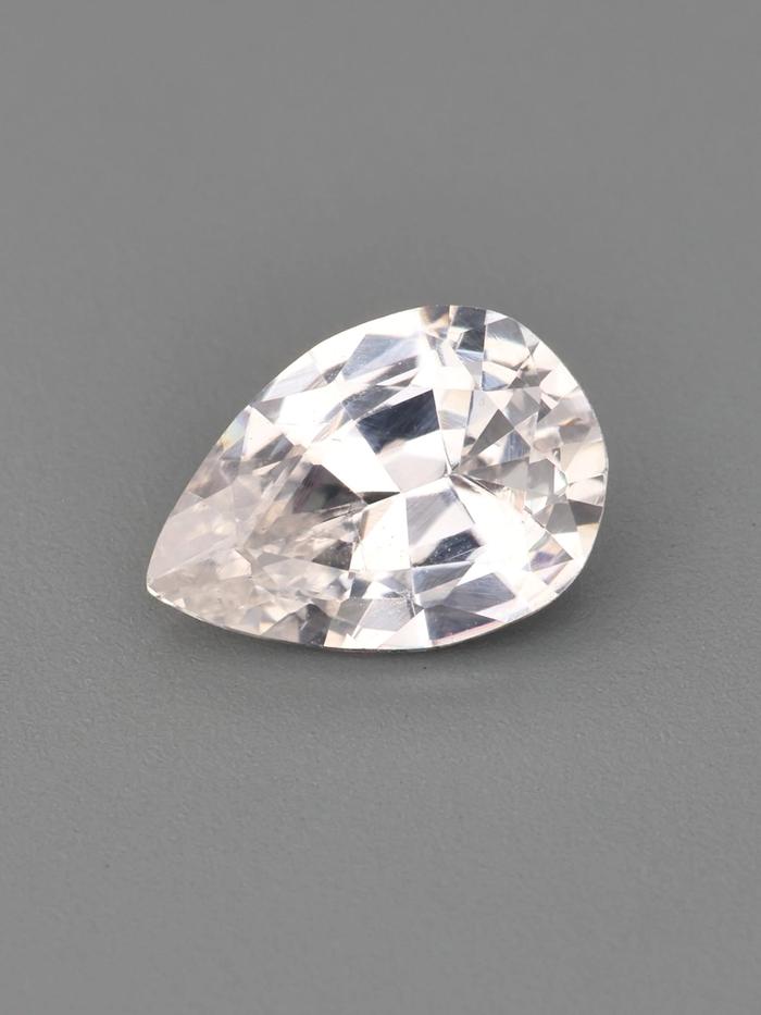 Nangi fine jewelry - champagne gemstone in gold