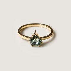 Nangi fine jewelry - green sapphire ring in yellow gold