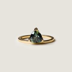 Nangi fine jewelry - green sapphire ring in yellow gold