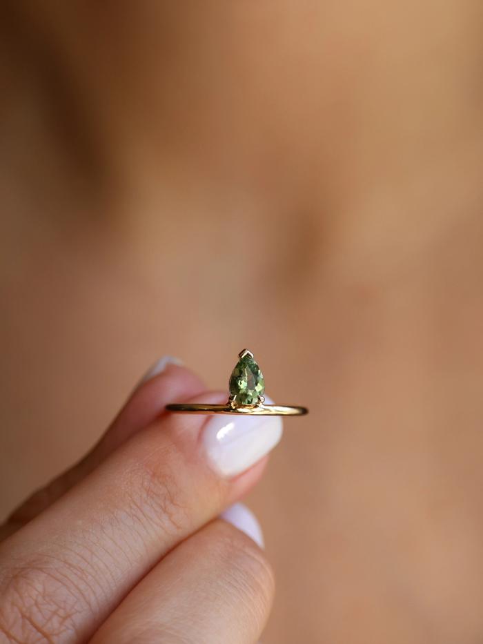 Nangi fine jewelry - green tourmaline ring in yellow gold