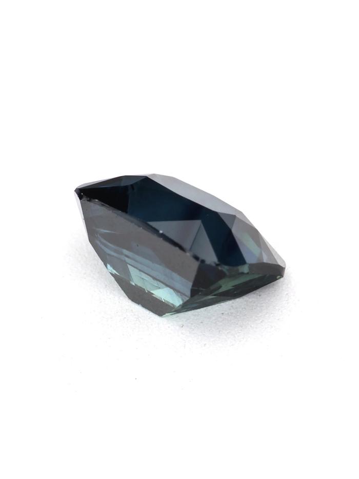 Nangi fine jewelry - green gemstone in gold