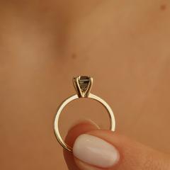 Nangi fine jewelry - green sapphire ring in yellow gold