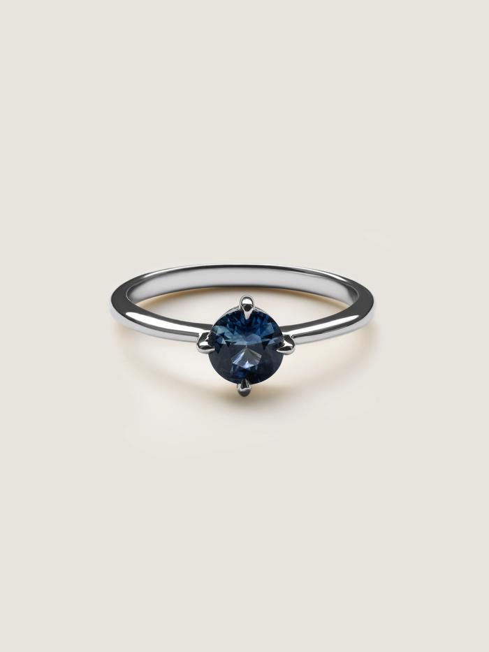Nangi fine jewelry - blue sapphire ring in white gold