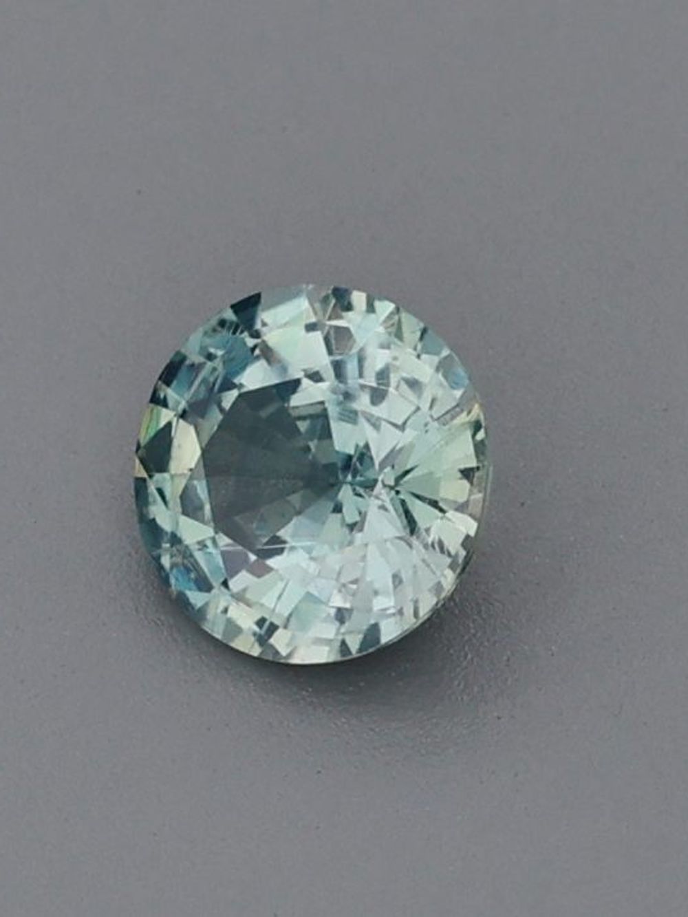 0.65 ct Mint Blue, Round Sapphire