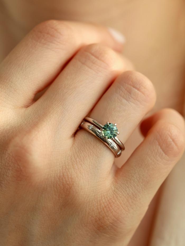 Nangi fine jewelry - green sapphire ring in white gold