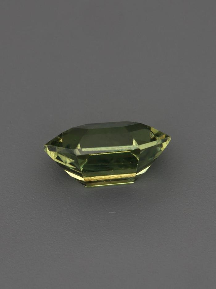 Nangi fine jewelry - green gemstone in gold