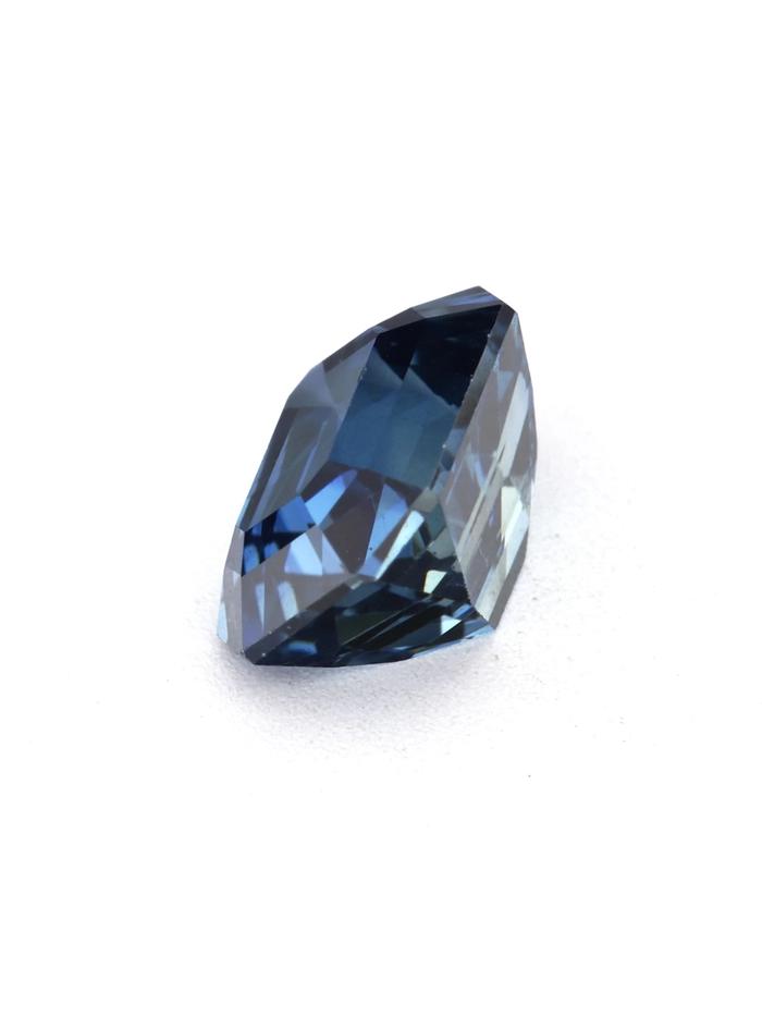 Nangi fine jewelry - teal / Peacock sapphire gemstone in gold