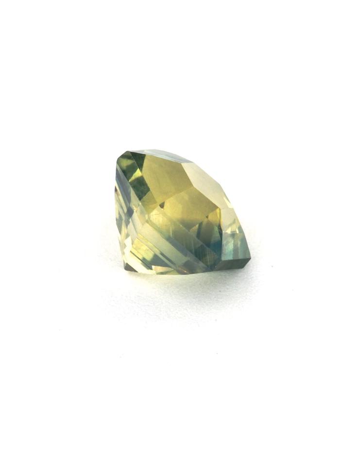Nangi fine jewelry - green gemstone in gold