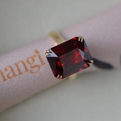 Nangi fine jewelry - red garnet ring in yellow gold