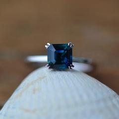 Nangi fine jewelry - blue spinel ring in white gold
