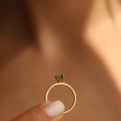 Nangi fine jewelry - green sapphire ring in yellow gold