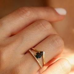 Nangi fine jewelry - green sapphire ring in yellow gold