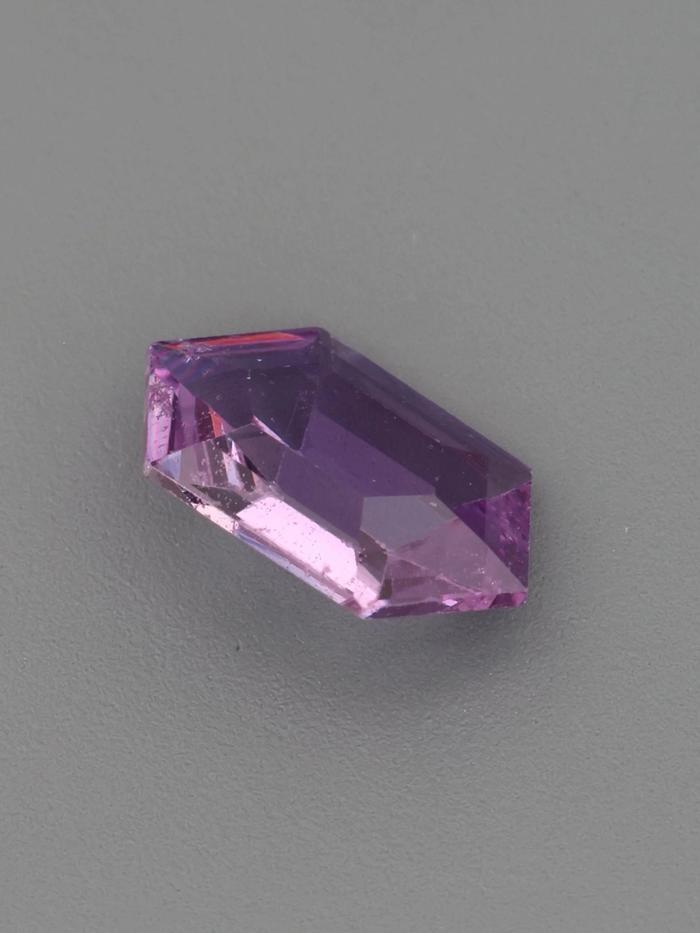 Nangi fine jewelry - pink sapphire gemstone in gold