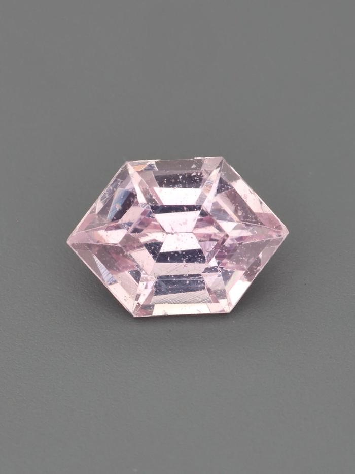 Nangi fine jewelry - pink gemstone in gold