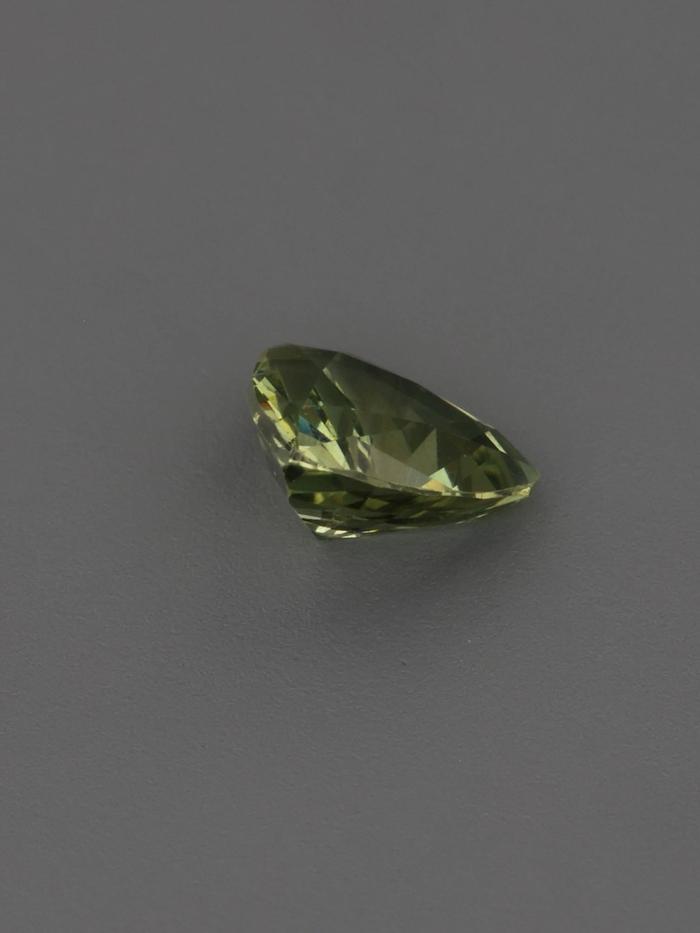 Nangi fine jewelry - green gemstone in gold