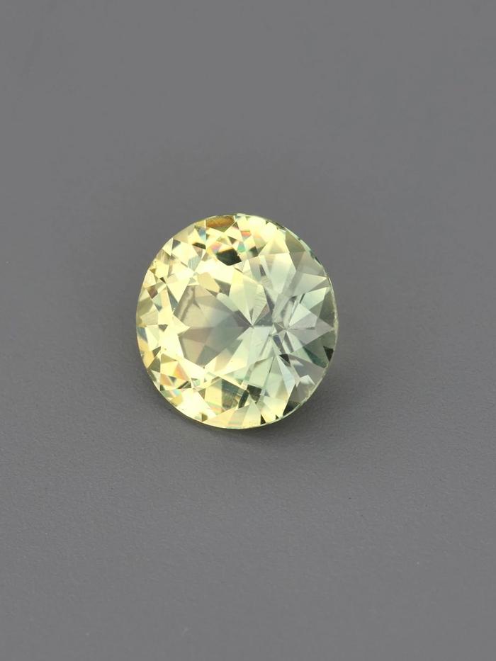 Nangi fine jewelry - yellow gemstone in gold