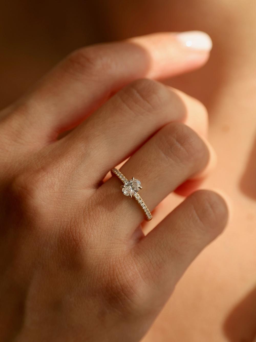 Oval Swan & Pavé (0,50 carat)
