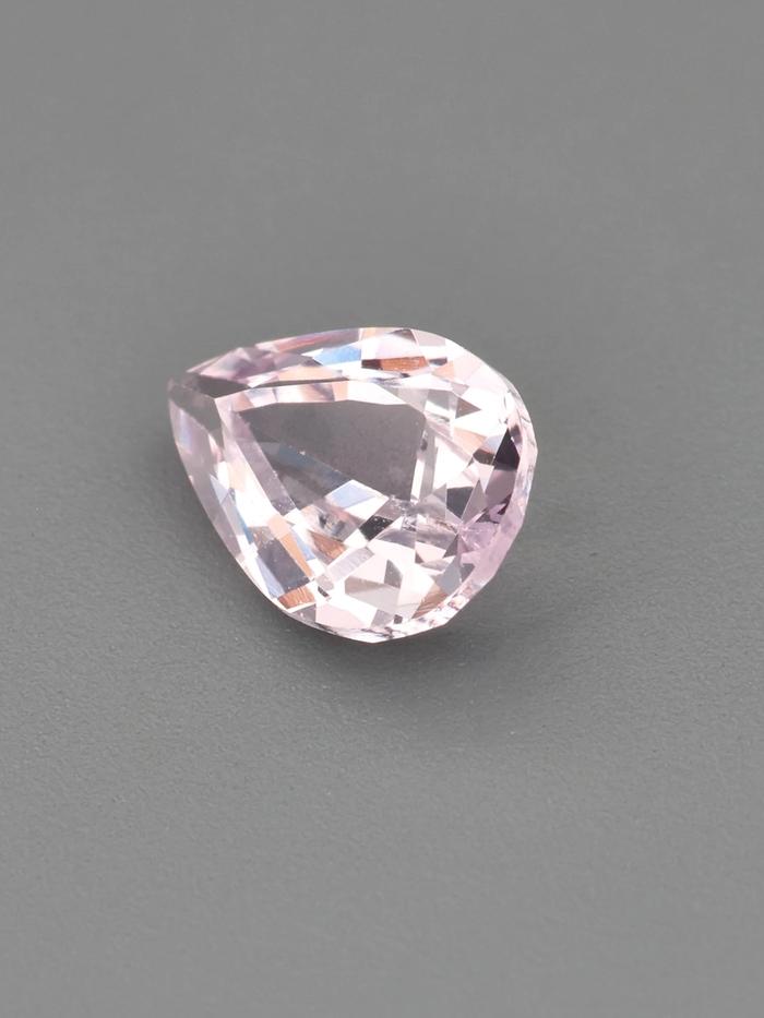 Nangi fine jewelry - pink gemstone in gold