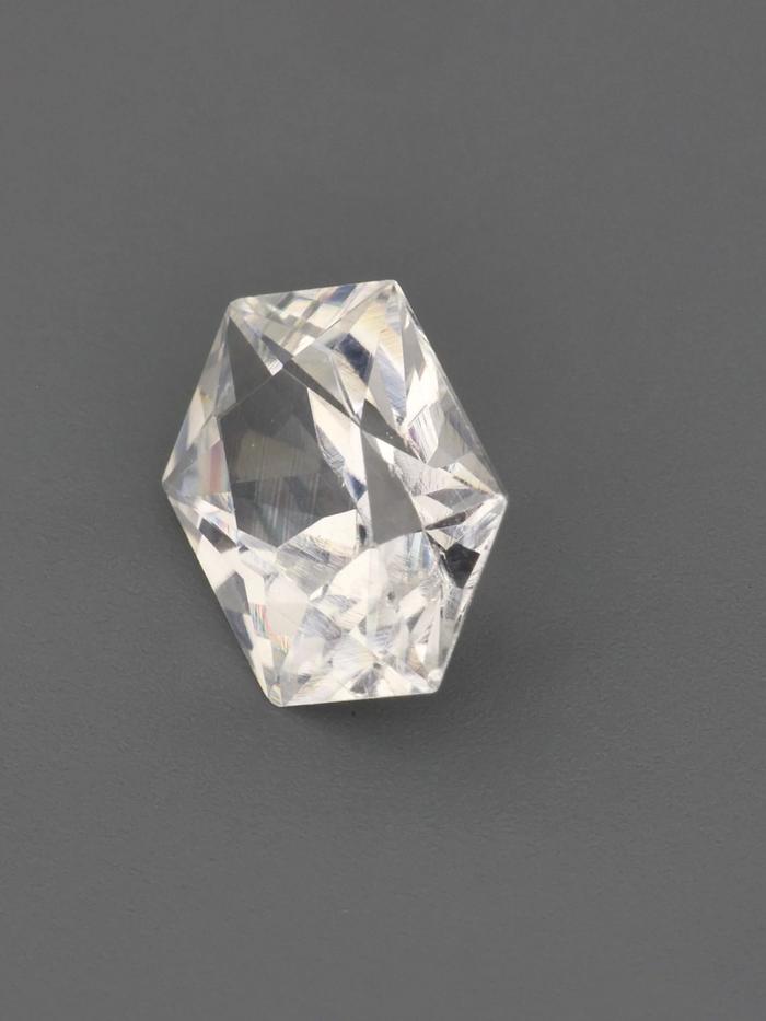 Nangi fine jewelry - champagne gemstone in gold
