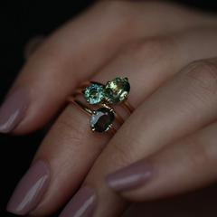 Nangi fine jewelry - green sapphire ring in yellow gold