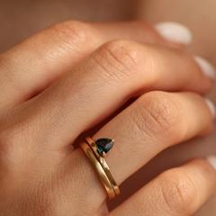 Nangi fine jewelry - teal / Peacock ring in yellow gold
