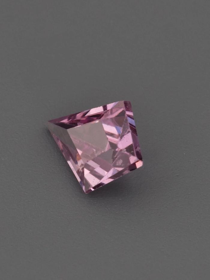 Nangi fine jewelry - pink gemstone in gold