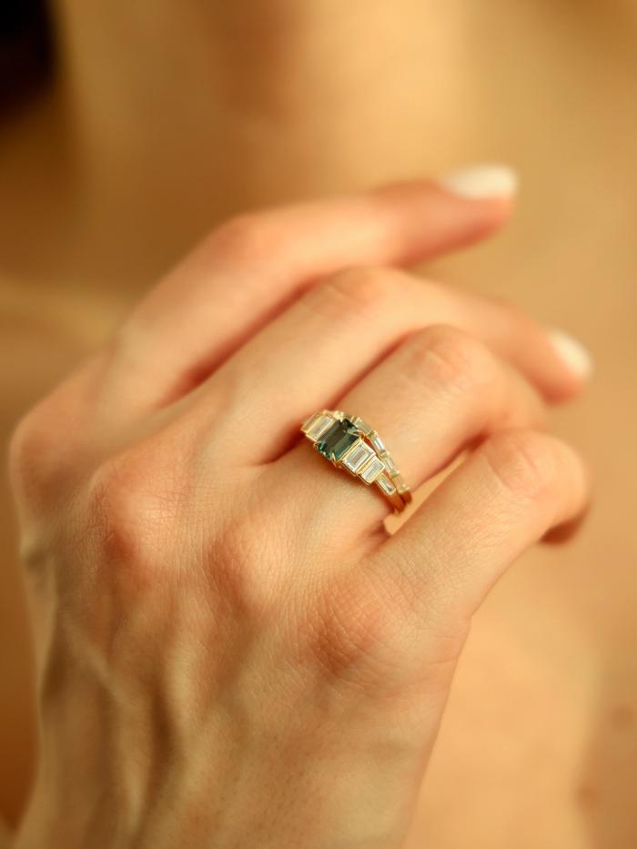 Nangi fine jewelry - teal / Peacock ring in yellow gold