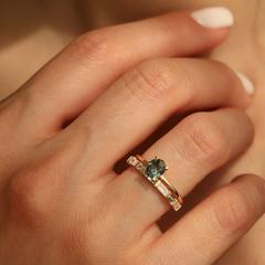Nangi fine jewelry - teal / Peacock ring in yellow gold