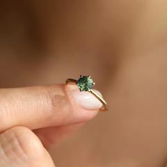 Nangi fine jewelry - green ring in yellow gold